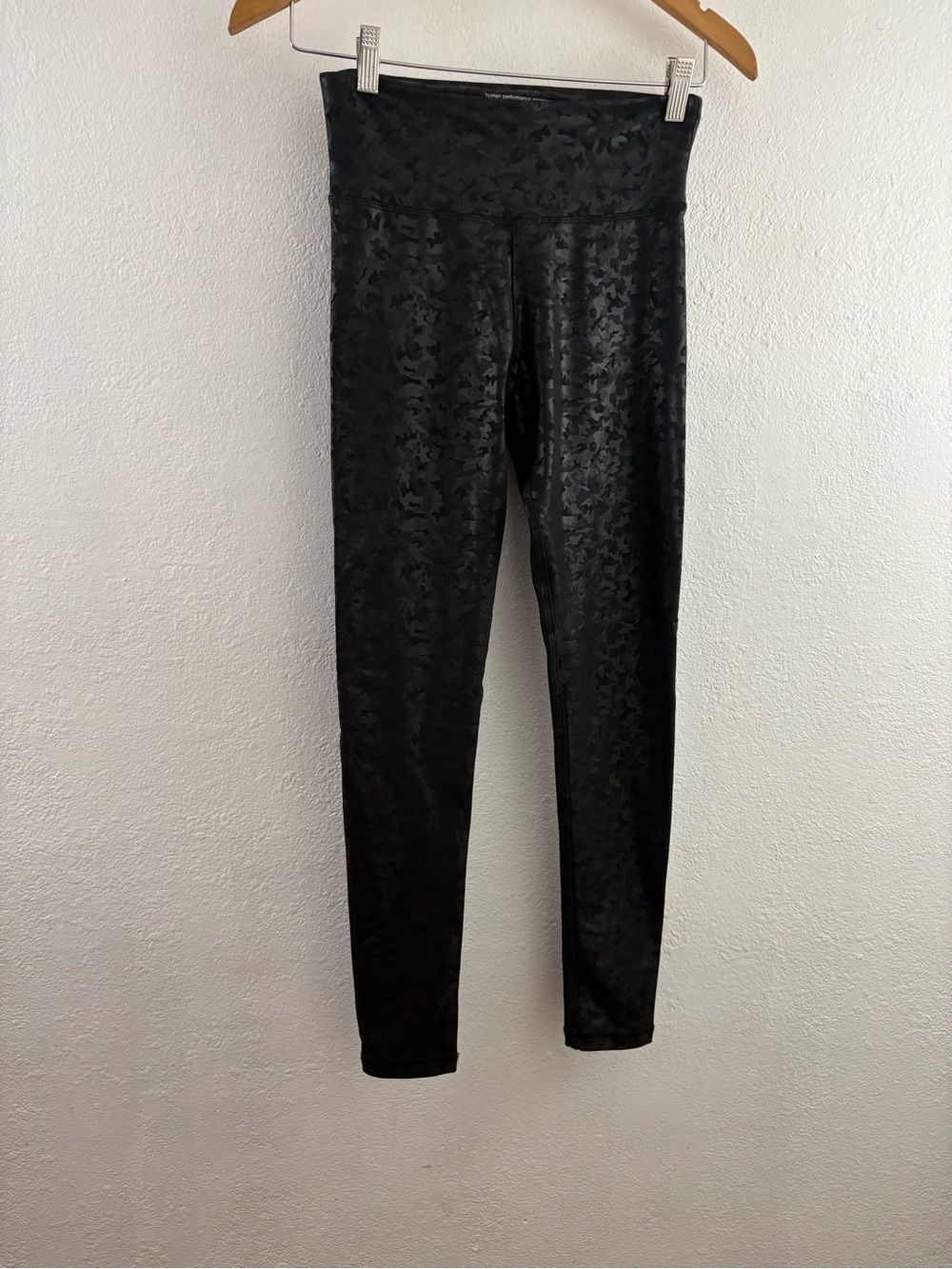HPE (Human Performance Engineering) Black Camo Graphic Leggings size M